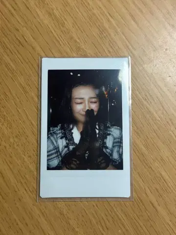 CUTIE STREET 큐스트 이타쿠라 카나 체크 의상 폴라로이드