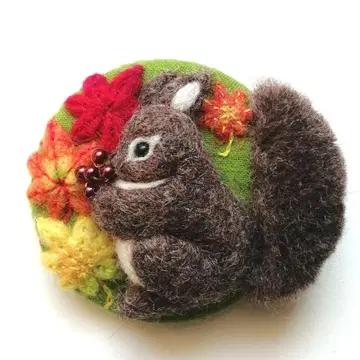 에조 다람쥐 단풍 브로치 양모 펠트 자수 다람쥐 리스