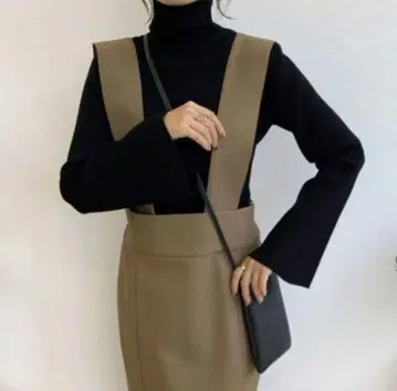 BLATE 블라트 소매 플레어 슬림 하이넥 블랙