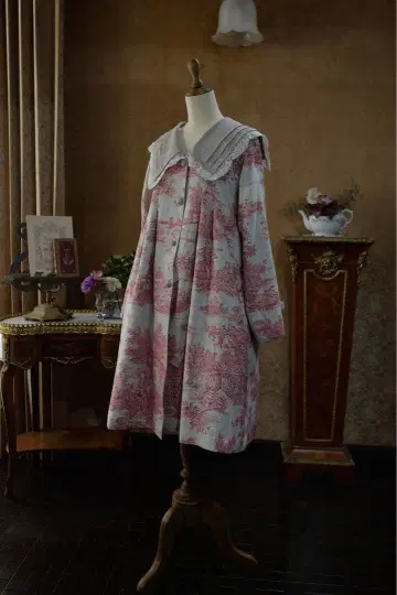 SERAPHIM / 토와르 드 주이 린넨 코트 레드