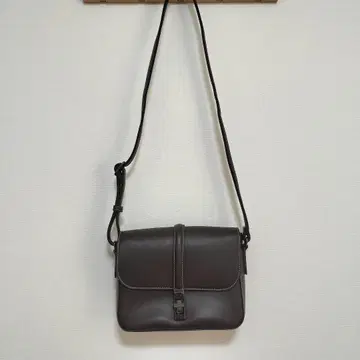 다크 브라운 숄더백