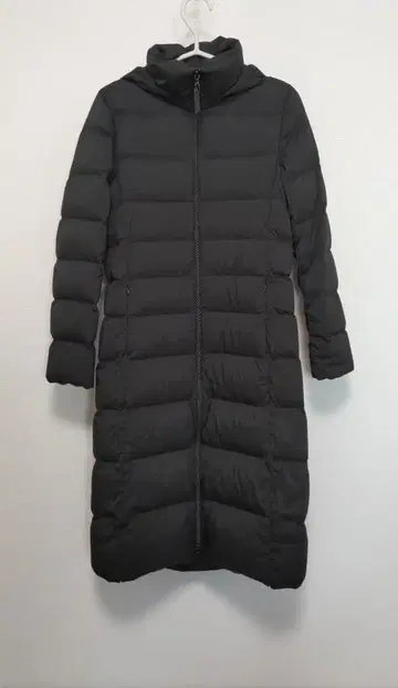 유니클로 울트라 라이트 다운 후디드 코트 롱 블랙