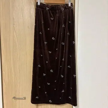 LOWRYSFARM 꽃무늬 벨로아 타이트 스커트 한 번 착용 브라운