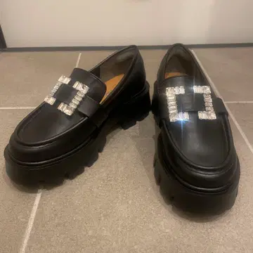 컨디션 최상 cacqua calda 비쥬 블랙 통굽 로퍼 24.5