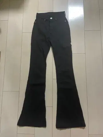 ENVYM 플레어 칼라 레깅스