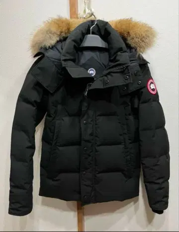 Canada Goose 윈덤 후드티 블랙 다운 자켓