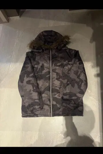 카모플라쥬 다운 자켓 퍼