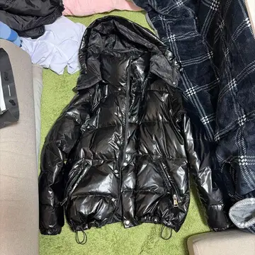 광택 블랙 다운 자켓