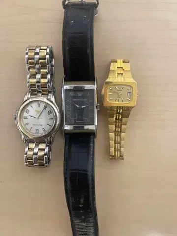 시계 세트에는 3점