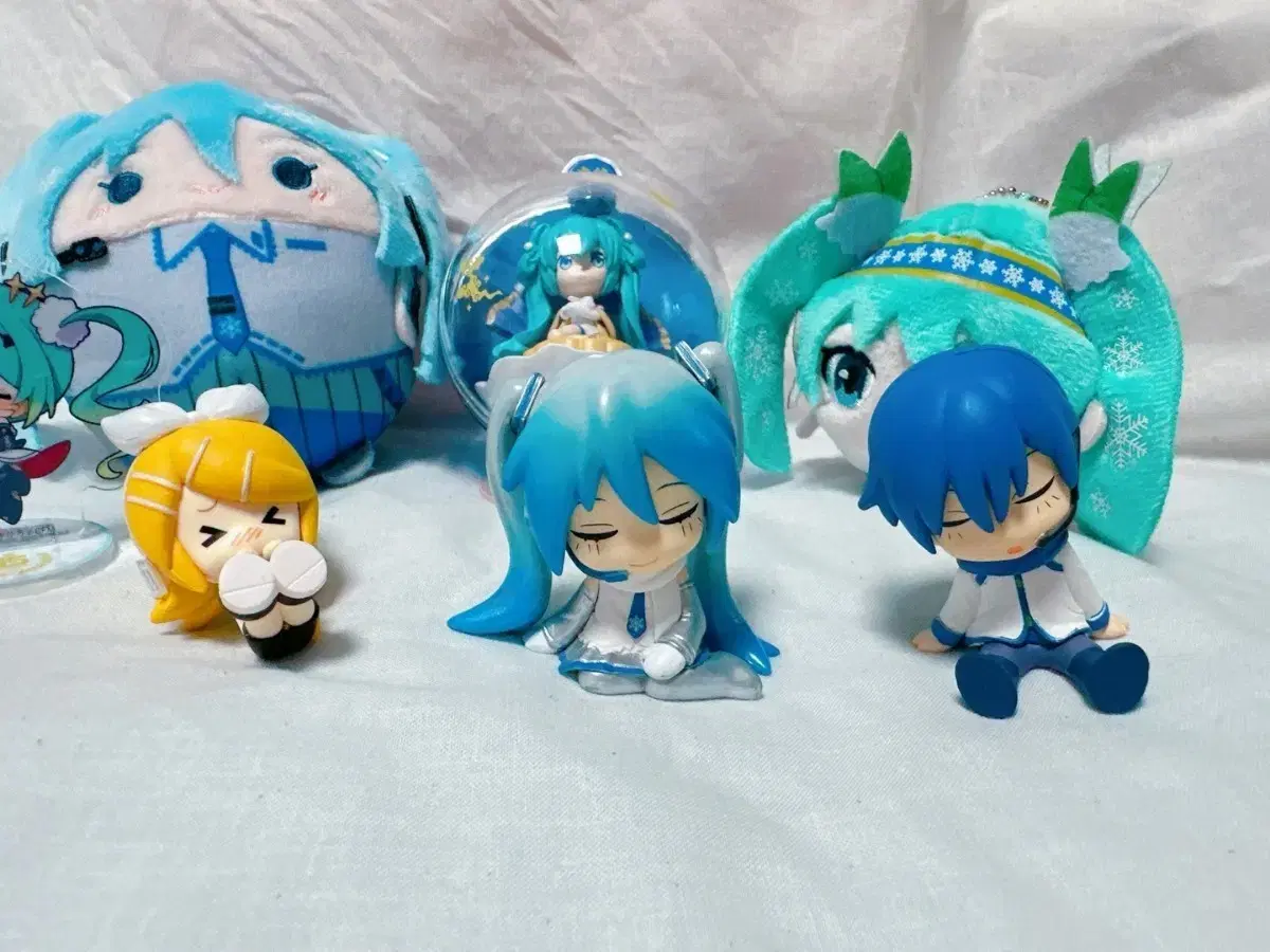 Hatsune Miku goods bulk sell