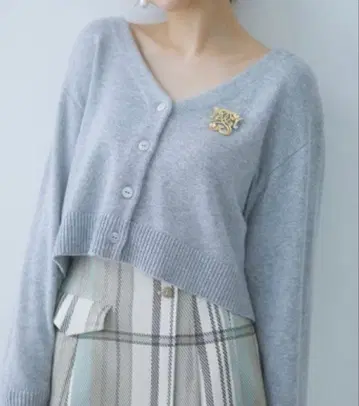 새상품급 스나이델 SNIDEL 브로치 포함 니트 가디건