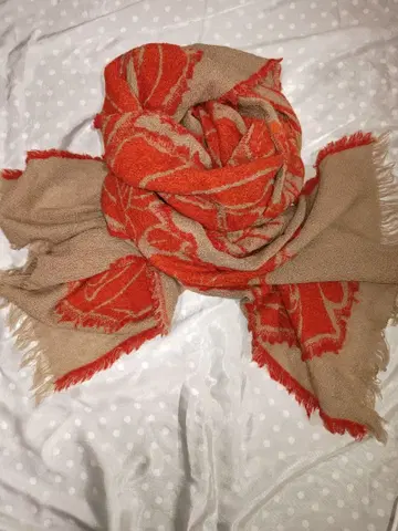 오렌지와 베이지 장미 무늬 머플러