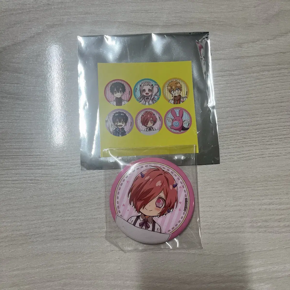 Hanako-kun pop up random can badge Mitsuba