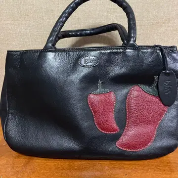 칠리 페퍼 자수 블랙 가죽 핸드백