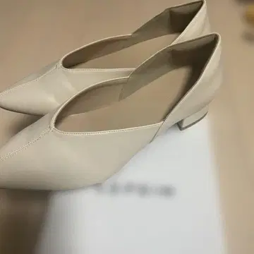 렙심 화이트 베이지 펌프스 M