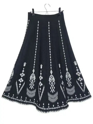 TRUBE 기하학 패턴 니트 롱 스커트 플레어 스커트