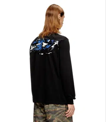 블랙 그래픽 프린트 긴팔 티셔츠