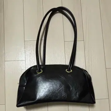 NEUNA 가죽 보스턴 핸드백