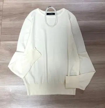 미사용 새상품 언타이틀 세탁 가능한 울 100% 니트 아이보리 M