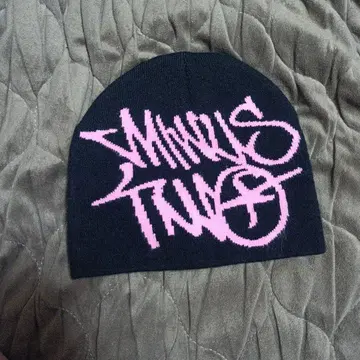 Minus Two 니트 모자 블랙 핑크 로고