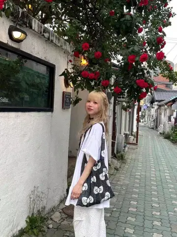 새상품급 헬로키티 글리터 토트백