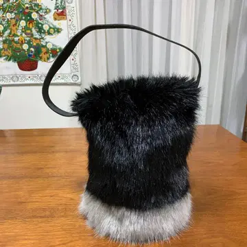 [컨디션 최상] HELEN MOORE 헬렌 무어 퍼 핸드백