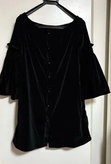 Lily Brown 벨 슬리브 블랙 미니 원피스