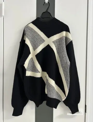 라이카 울 100% 니트 스웨터