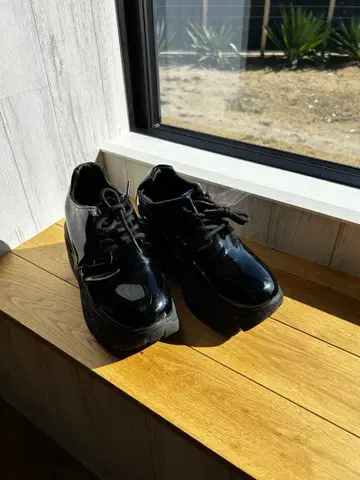 블랙 통굽 레이스업 스니커즈 23.0~23.5cm
