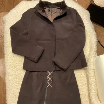 언타이틀 다크 브라운 스웨이드풍 셋업