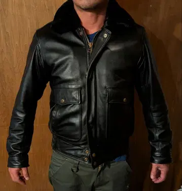 블랙 가죽 라이더 자켓