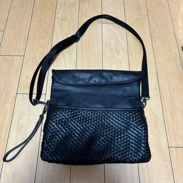 [ 새상품급 ] HIDEAWAYS 블랙 가죽 숄더백