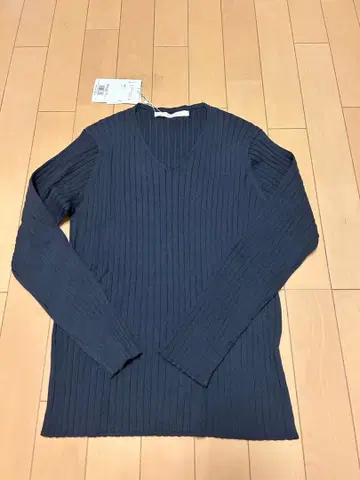 [새상품] NATURAL BEAUTY 리브 V넥 스웨터 15사이즈