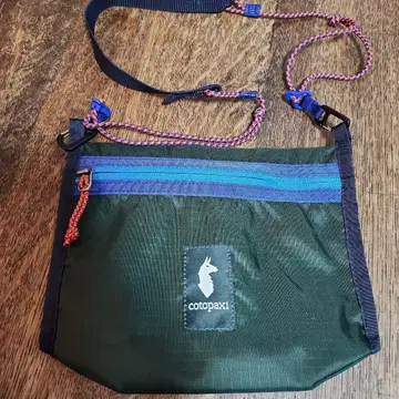 cotopaxi 사코슈 그린 컬러와 파란색의 가볍고 편리한 백