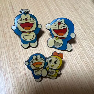 도라에몽 핀 배지