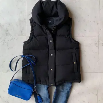 새상품급 프레임워크 숄카라 다운 베스트 드로 코드 골드 버튼 블랙