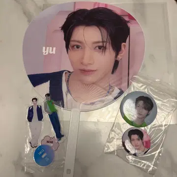 NEXZ YU 유 부채 아크릴 스탠드 캔뱃지