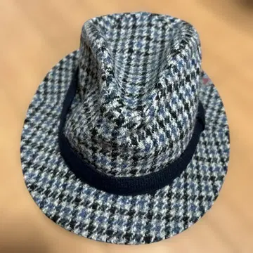 해리스 트위드 체크 무늬 플랩 햇