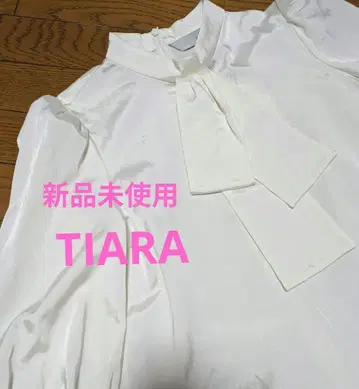 [ 미사용 새상품 ] MELROSE TIARA 리본 포함 화이트 블라우스