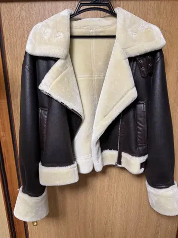 MURUA 무스탕 코트