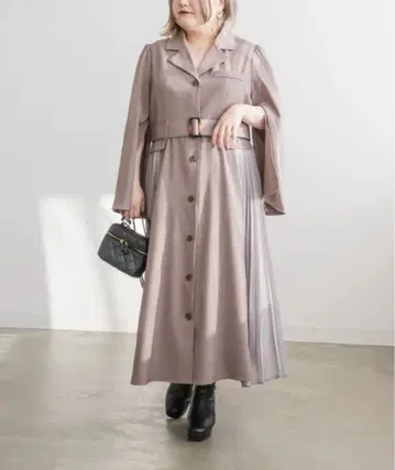 소매 슬릿 사이드 플리츠 원피스 CLETTE