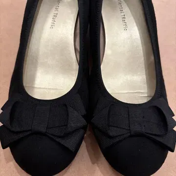 Oriental Traffic 블랙 리본 플랫 펌프스