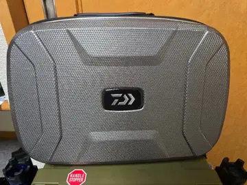 DAIWA 세미 하드 릴 케이스