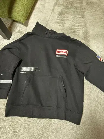 NASA 블랙 후드티 후드 부착
