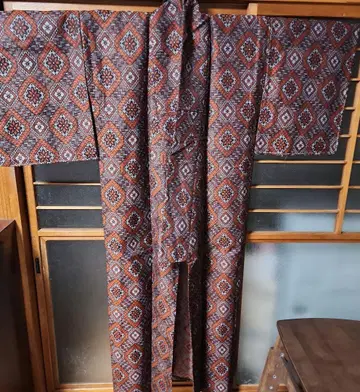 기모노 다이아몬드 꽃무늬 홍차색