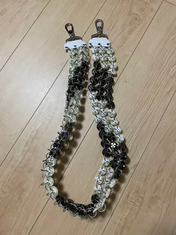 stefan cooke 버튼 체인 스트랩