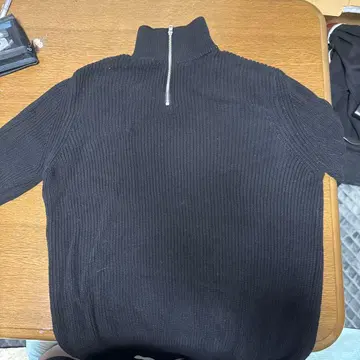 블랙 하이넥 스웨터 지퍼 포함