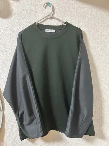 NIKO AND - 다크 그린 긴팔 트레이닝복