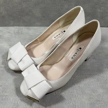 새상품급 DIANA 다이애나 화이트 리본 포함 펌프스 와이드 힐 22.0