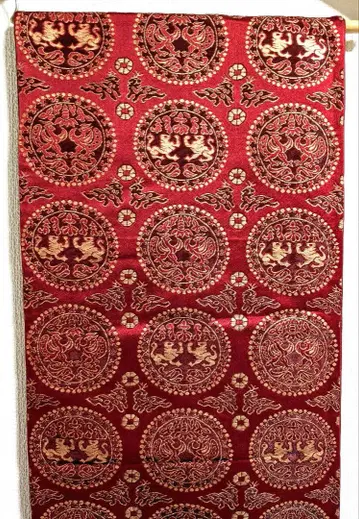 나고야 오비 빨간 바탕 금 무늬